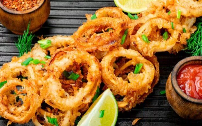 Các món ăn chiên và nhiều bột không nên dùng khi bị đau họng (Ảnh: Internet) Các món ăn chiên và nhiều bột không nên dùng khi bị đau họng (Ảnh: Internet)