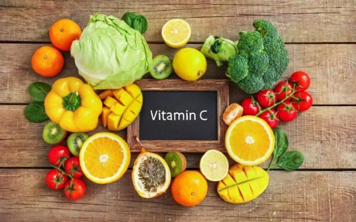 Các thực phẩm giàu vitamin C sẽ làm cổ họng bạn thêm rát và khó chịu (Ảnh: Internet)