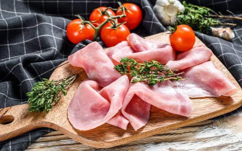 thịt xông khói là thực phẩm người bệnh đái tháo đường không nên dùng (Ảnh: Internet)