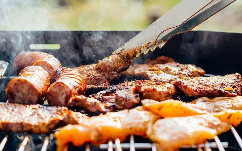 Lòng nướng, thịt mỡ,..sẽ khiến cơ thể bị suy giảm sức khỏe (Ảnh: Internet)