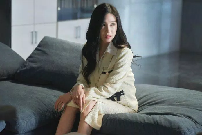 Một bộ đồ vải tweed khác màu trắng ngà của nhân vật Rachel. Nguồn: internet