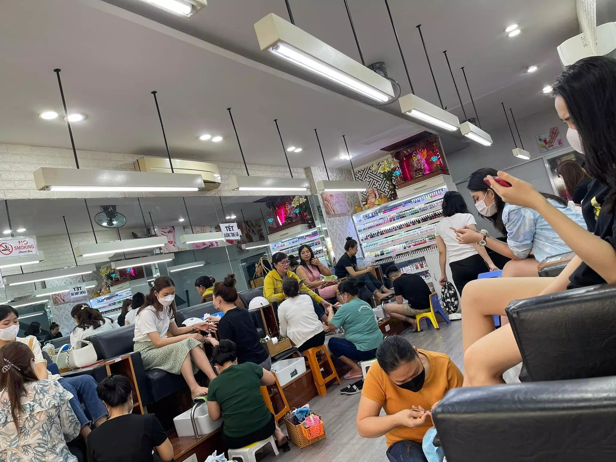 Không gian tiệm bình dân Nail Minh Châu Không gian tiệm bình dân Nail Minh Châu