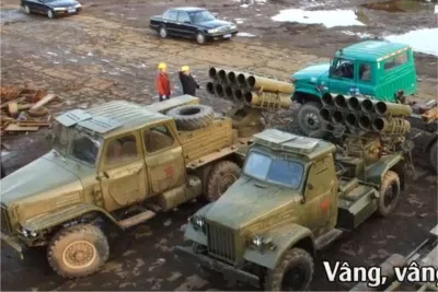 Bãi phế liệu của Bán Hạ không thiếu xe tăng thiết giáp. (Ảnh: Internet)