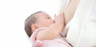 Tư thế cho trẻ bú mẹ đúng cách (Nguồn: Internet)