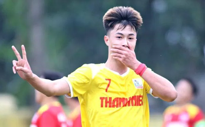 Nguyễn Văn Trường ghi bàn cho U21 Hà Nội (Ảnh: Internet)