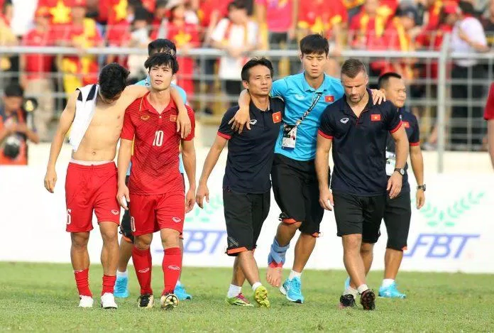 Trước khi HLV Park Hang Seo tới Việt Nam vài tháng, đội tuyển Việt Nam nhận thất bại cay đắng tại SEA Games 2017 (Ảnh: Internet)