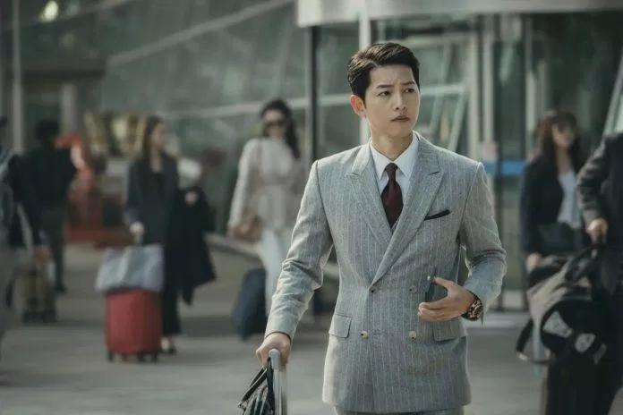 Bạn gái Song Joong Ki được biết chính là gia sư dạy tiếng Ý và Ânh cho anh trong quá trình quay Vincenzo (Nguồn: Internet).