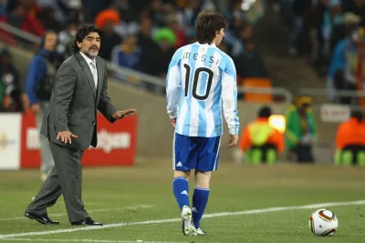 Người dân Argentina đã mơ về World Cup 2010 khi Maradona dẫn dắt Messi tại giải đấu đó (Ảnh: Internet) Người dân Argentina đã mơ về World Cup 2010 khi Maradona dẫn dắt Messi tại giải đấu đó (Ảnh: Internet)