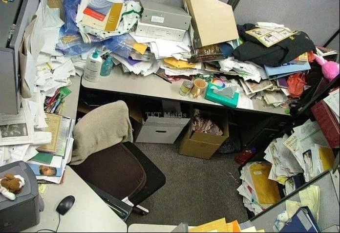 Bàn làm việc lộn xộn có làm vực dậy tinh thần nổi không? (Ảnh: Internet) Bàn làm việc lộn xộn có làm vực dậy tinh thần nổi không? (Ảnh: Internet)