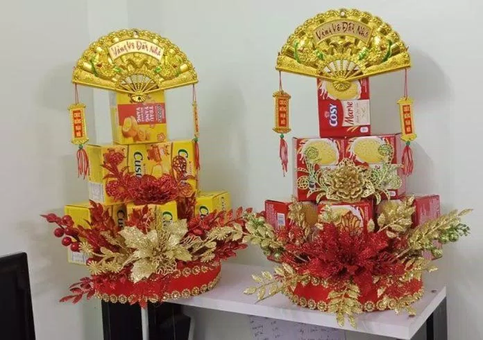 Cách làm tháp bánh tết tài lộc, tháp nước tài lộc trưng tết cực kỳ đơn giản mà lại rất bắt mắt. (Ảnh: Internet) Cách làm tháp bánh tết tài lộc, tháp nước tài lộc trưng tết cực kỳ đơn giản mà lại rất bắt mắt. (Ảnh: Internet)