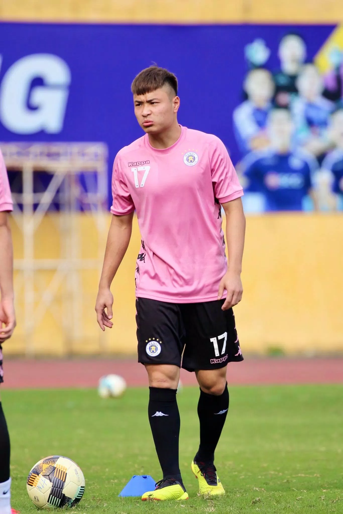 Đặng Văn Tới trưởng thành từ trung tâm đào tạo bóng đá trẻ Hà Nội (Ảnh: Internet) Đặng Văn Tới trưởng thành từ trung tâm đào tạo bóng đá trẻ Hà Nội (Ảnh: Internet)