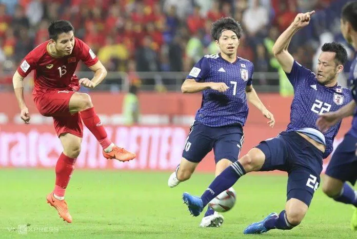 Hùng Dũng là một trong số ít tiền vệ của Việt Nam hiện tại đạt đẳng cấp châu lục khi đối đầu với các ông lớn ở vòng loại World Cup 2022 (Ảnh: Internet)