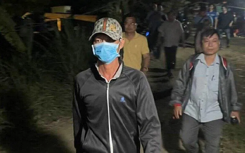 Bố bé Nam xuất hiện tại công trường (Ảnh: Internet) Bố bé Nam xuất hiện tại công trường (Ảnh: Internet)