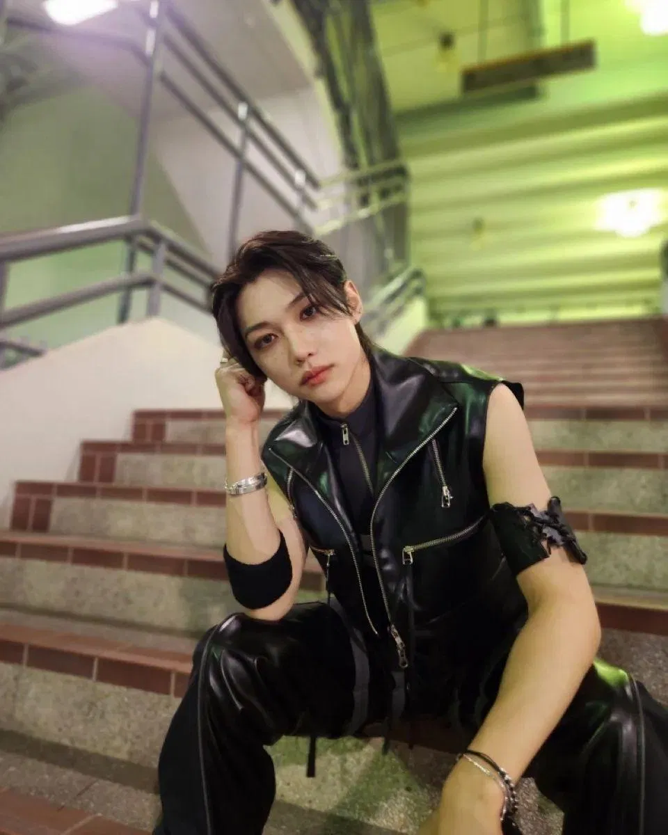 Felix nhiều lần khiến fan "xỉu up xỉu down" vì giọng tiếng Anh trầm quyến rũ (Ảnh: IG/@realstraykids)