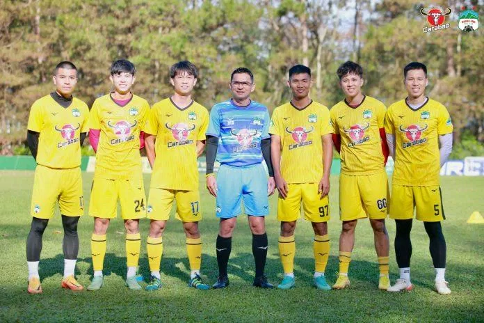 HAGL đã thay gần như toàn bộ khung đội hình (khoảng 6, 7 vị trí thường xuyên đá chính), đôn nhiều cầu thủ trẻ lên đội một và dự kiến còn nhiều biến động (Ảnh: Internet)