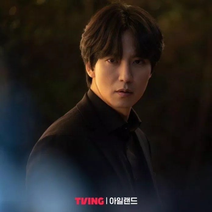 Kim Nam Gil vào vai người đàn ông mặc đồ đen tên Van. Nguồn: Internet
