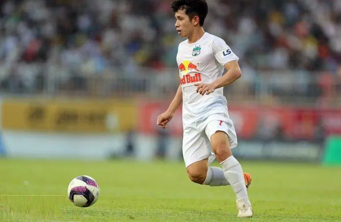 Hồng Duy được đôn lên chơi tại V-League 2015 (Ảnh: Internet)