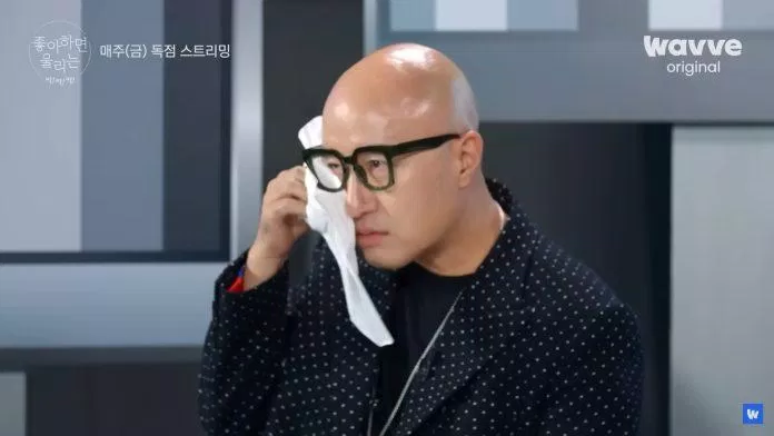 Hong Seok-cheon đã rơi nước mắt vì đồng cảm (Ảnh: wavve)