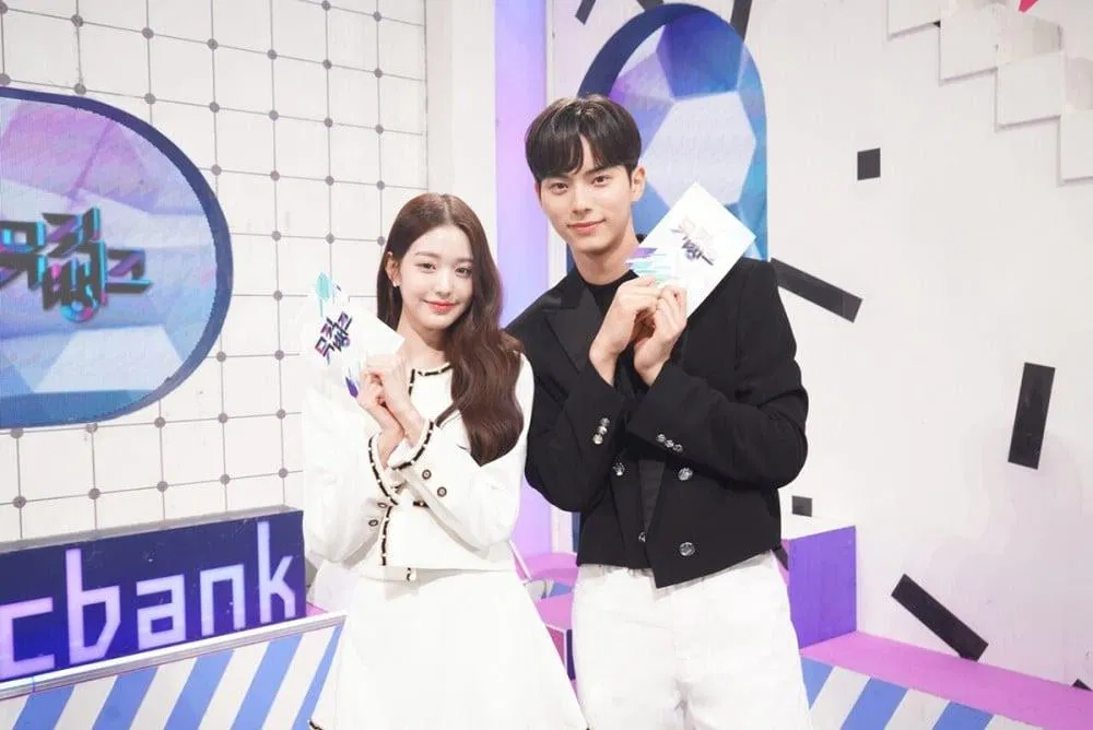 Jang Won Young từng dẫn cặp với Lee Chae Min cho Music Bank. (Ảnh: Internet) Jang Won Young từng dẫn cặp với Lee Chae Min cho Music Bank. (Ảnh: Internet)