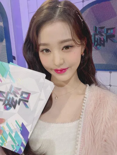 Jang Wonyoung IVE không làm MC của chương trình Music Bank kể từ tháng 1/2023. (Ảnh: Internet) Jang Wonyoung IVE không làm MC của chương trình Music Bank kể từ tháng 1/2023. (Ảnh: Internet)