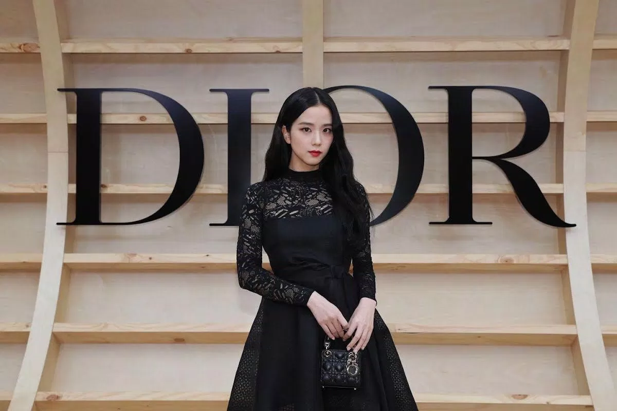 Jisoo luôn chiếm spotlight bất cứ khi nào cô đại diện cho DIOR tại các sự kiện và show diễn thời trang của họ (Ảnh: Internet)