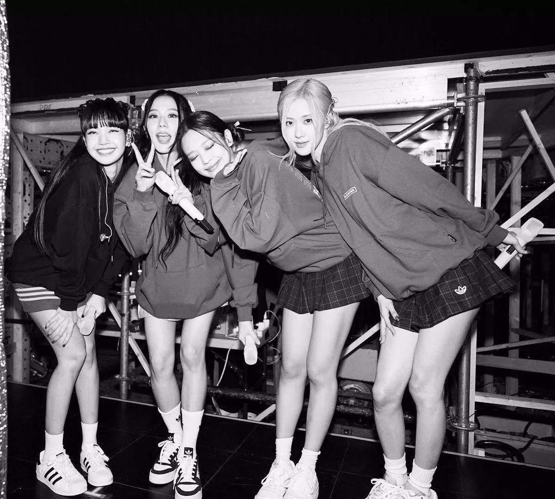 Câu hỏi về hợp đồng giữa BLACKPINK và YG đang được đặt ra (Ảnh: IG/@jennierubyjane)