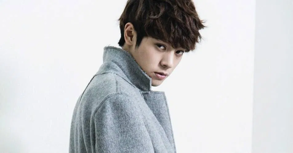 Đằng sau gương mặt thư sinh trong sáng ....