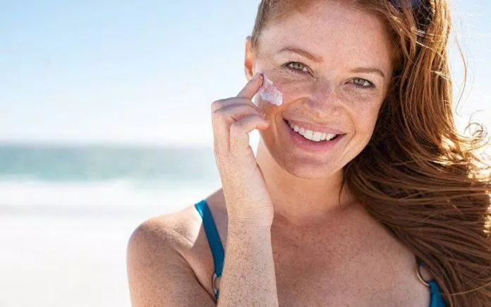 Hãy bắt đầu bảo vệ làn da của bạn bằng việc sử dụng kem chống nắng thường xuyên (Ảnh: Internet)