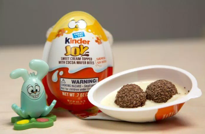Những món đồ chơi trong mỗi chiếc kẹo trứng đóng vai trò quan trọng đối với sự thành công của thương hiệu Kinder Surprise (Ảnh: Internet)