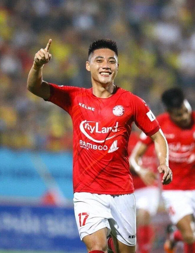 Sau khi Khánh Hòa xuống hạng, Ti Phông gia nhập CLB TPHCM (Ảnh: Internet) Sau khi Khánh Hòa xuống hạng, Ti Phông gia nhập CLB TPHCM (Ảnh: Internet)