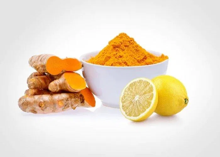 Chanh và nghệ cung cấp nhiều vitamin C làm mờ thâm lâu năm (Ảnh: internet)