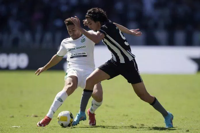 Matheus Nascimento với kĩ thuật đi bóng dũng mãnh của mình đang tung hoành tại giải vô địch quốc gia Brazil cùng Botafogo (Ảnh: Internet) Matheus Nascimento với kĩ thuật đi bóng dũng mãnh của mình đang tung hoành tại giải vô địch quốc gia Brazil cùng Botafogo (Ảnh: Internet)