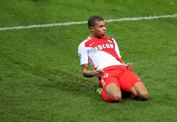 Mbappe đến Monaco và trở thành một trong những tài năng trẻ đáng xem nhất của nước Pháp (Ảnh: Internet) Mbappe đến Monaco và trở thành một trong những tài năng trẻ đáng xem nhất của nước Pháp (Ảnh: Internet)