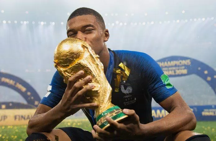 Mbappe hiện thức hóa giấc mơ vàng của người Pháp ở World Cup sau 20 năm chờ đợi (Ảnh: Internet)