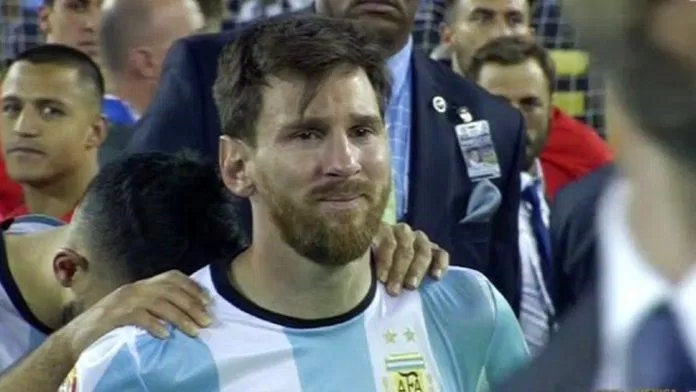 Messi tuyên bố giã từ đội tuyển quốc gia năm 2016 (Ảnh: Internet) Messi tuyên bố giã từ đội tuyển quốc gia năm 2016 (Ảnh: Internet)