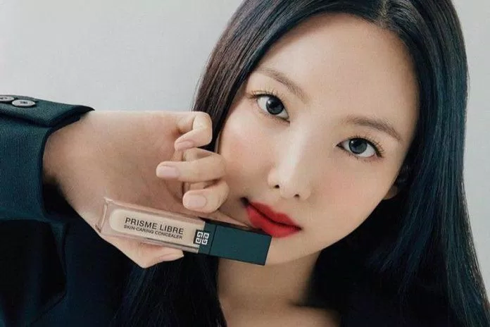 Nayeon xinh đẹp trong bộ ảnh quảng bá cho Givenchy Beauty (nguồn: internet)