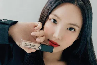 Nayeon xinh đẹp trong bộ ảnh quảng bá cho Givenchy Beauty (nguồn: internet)