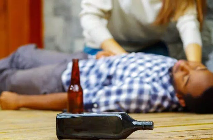 Ngộ độc rượu có thể gây nguy hiểm cho tính mạng (Ảnh: Internet)
