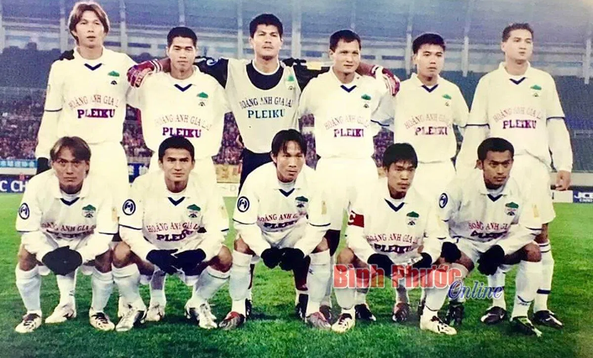 Văn Đàn (dưới cùng bên trái) cũng chính là thành viên trong tập thể “DREAM TEAM” thành công bậc nhất lịch sử CLB HAGL (Ảnh: Internet) Văn Đàn (dưới cùng bên trái) cũng chính là thành viên trong tập thể “DREAM TEAM” thành công bậc nhất lịch sử CLB HAGL (Ảnh: Internet)