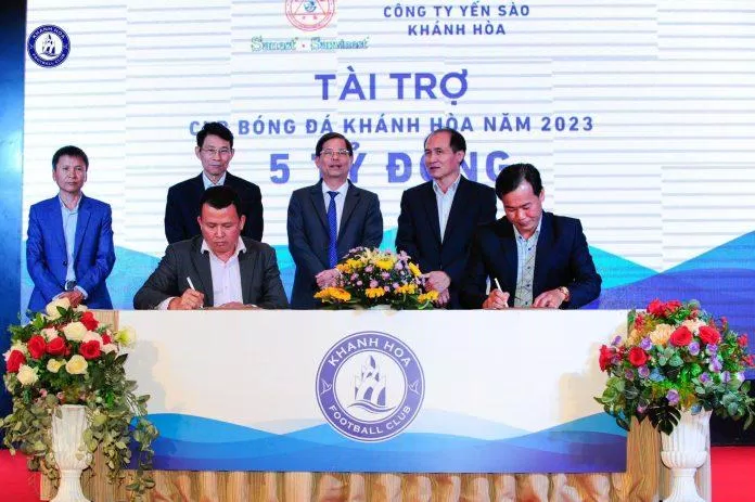Ở mùa bóng 2023, CLB Khánh Hòa sẽ có 3 nhà tài trợ đồng hành với số tiền tổng cộng 35 tỉ đồng (Ảnh: Internet) Ở mùa bóng 2023, CLB Khánh Hòa sẽ có 3 nhà tài trợ đồng hành với số tiền tổng cộng 35 tỉ đồng (Ảnh: Internet)