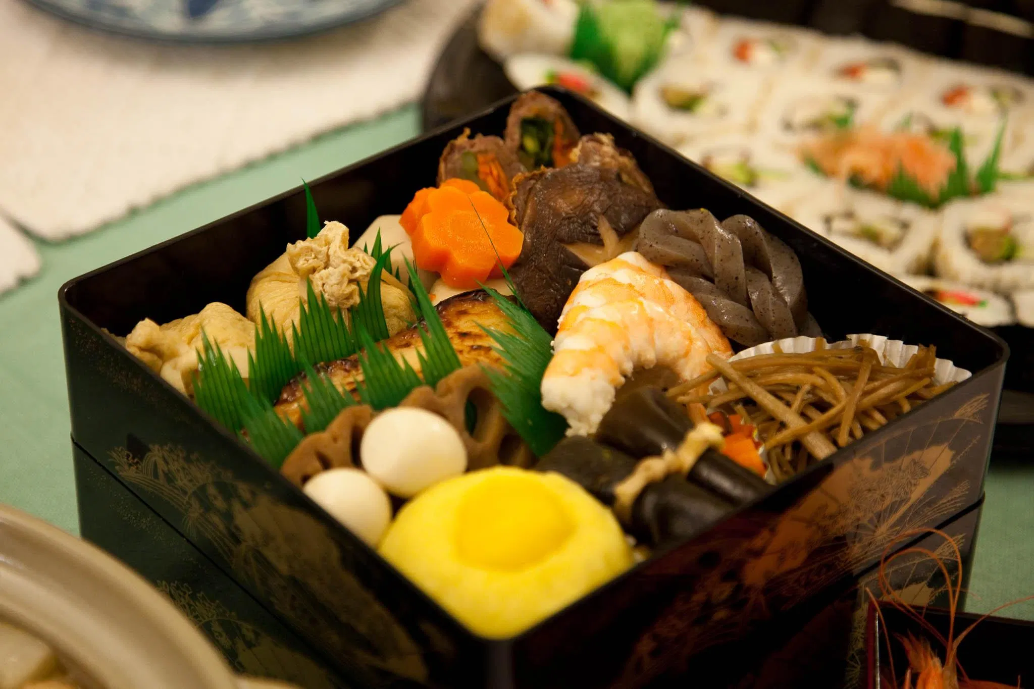 Một khay đựng cỗ Osechi trong dịp Tết ở Nhật Bản (Ảnh: Internet) Một khay đựng cỗ Osechi trong dịp Tết ở Nhật Bản (Ảnh: Internet)