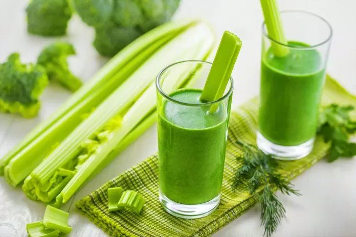 Nước ép cần tây nguyên chất sẽ là lựa chọn tối ưu cho những ai yêu thích hương vị độc lạ của nó (Ảnh: Internet) Nước ép cần tây nguyên chất sẽ là lựa chọn tối ưu cho những ai yêu thích hương vị độc lạ của nó (Ảnh: Internet)