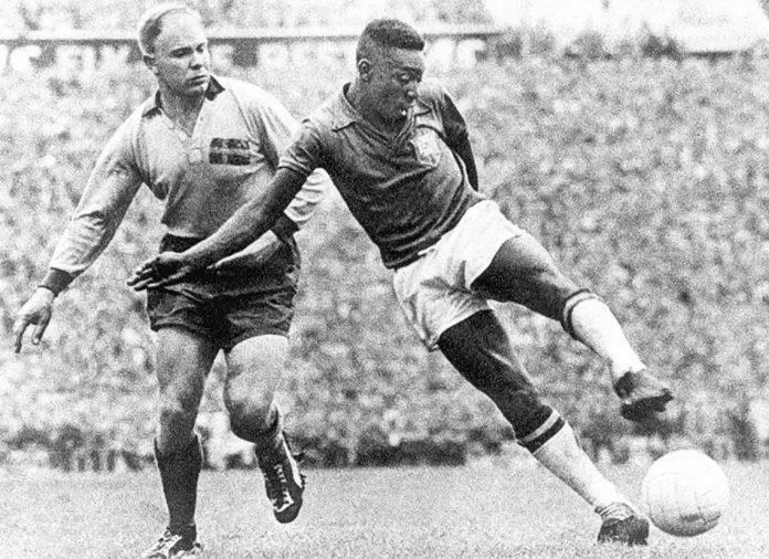 Pele trở thành cầu thủ trẻ nhất trong lịch sử lập hat trick cũng như ghi bàn trong một trận chung kết World Cup tại ngày hội bóng đá lớn nhất hành tinh năm 1958 (Ảnh: Internet)