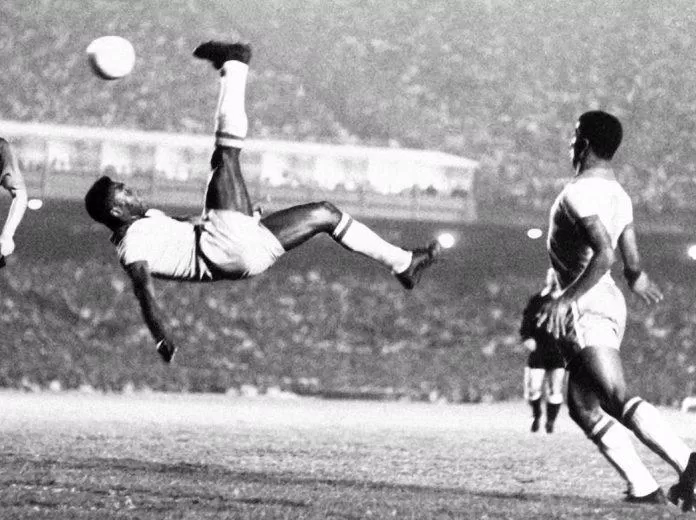 Bàn thắng trở thành biểu tượng bóng đá của Pele được ông ghi trong màu áo của Santos vào tháng 9/1969 trước khi ông cùng với Brazil đến World Cup 1970 (Ảnh: Internet)