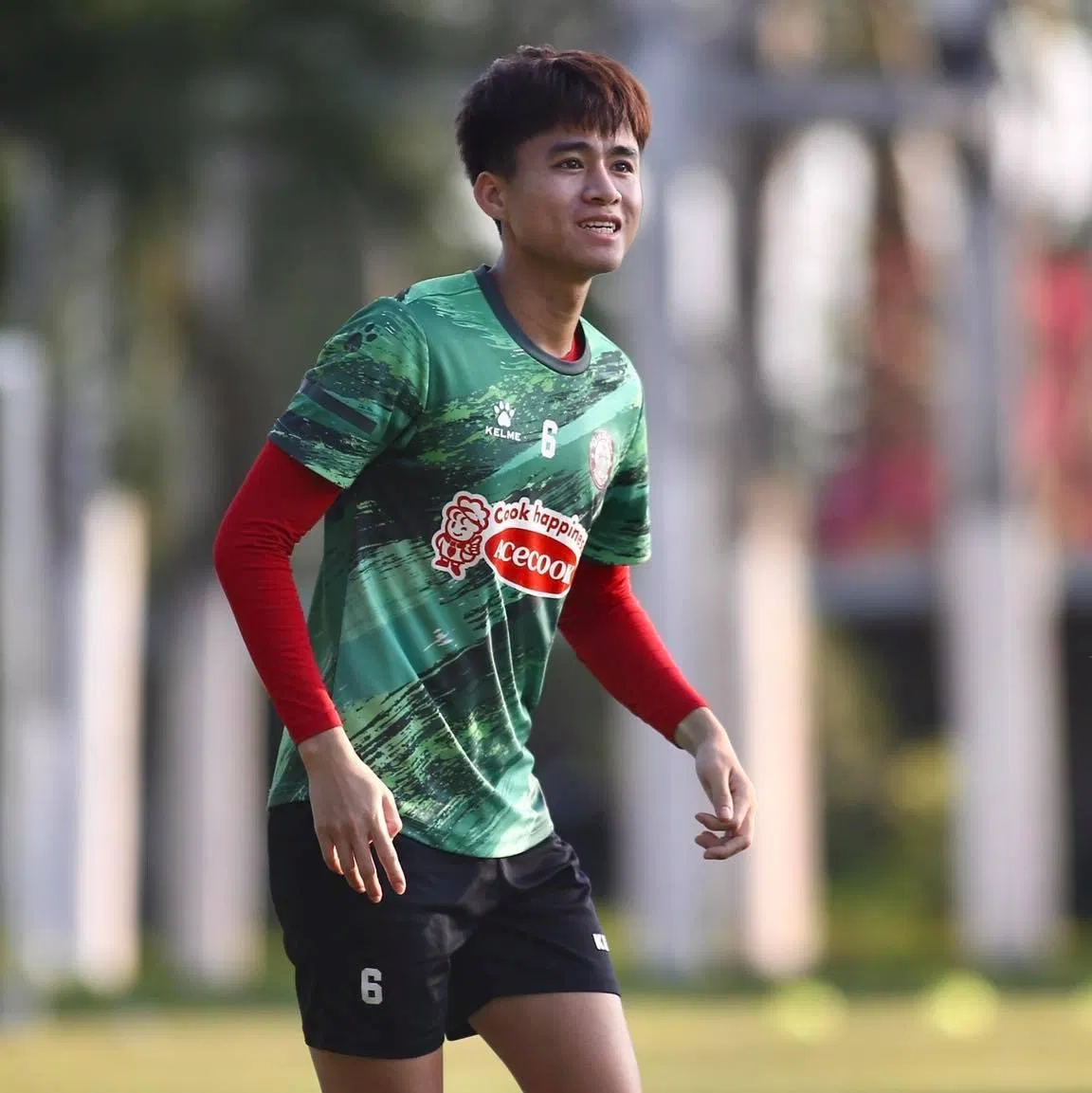 Phan Thanh Hậu quyết định "tìm lại bầu trời" ở CLB TP.HCM (Ảnh: Internet) Phan Thanh Hậu quyết định "tìm lại bầu trời" ở CLB TP.HCM (Ảnh: Internet)