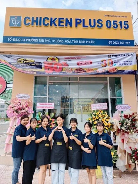 Quán Chicken Plus Đồng Xoài với đội ngũ nhân viên trẻ trung, nhiệt tình