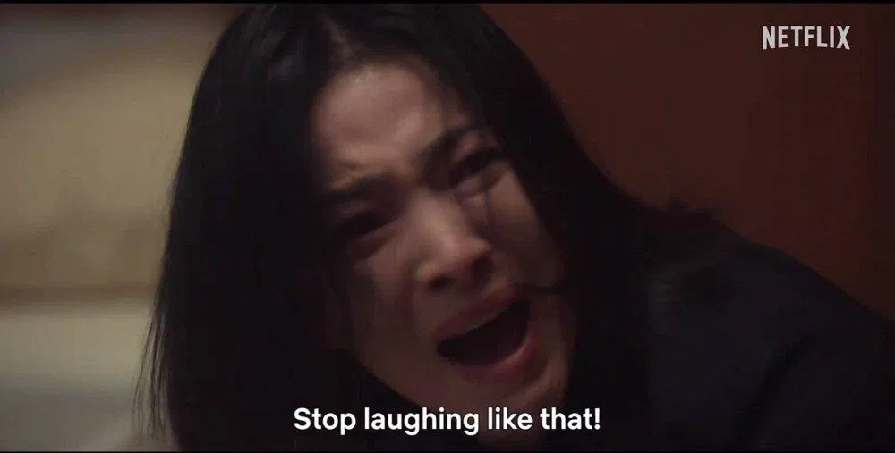 Điều gì khiến Dong Eun suy sụp đến vậy? (Ảnh: Internet) Điều gì khiến Dong Eun suy sụp đến vậy? (Ảnh: Internet)