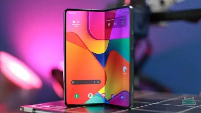 Z Fold 5 hầu như giữ nguyên thiết kế giống thế hệ trước (Ảnh: Internet) Z Fold 5 hầu như giữ nguyên thiết kế giống thế hệ trước (Ảnh: Internet)
