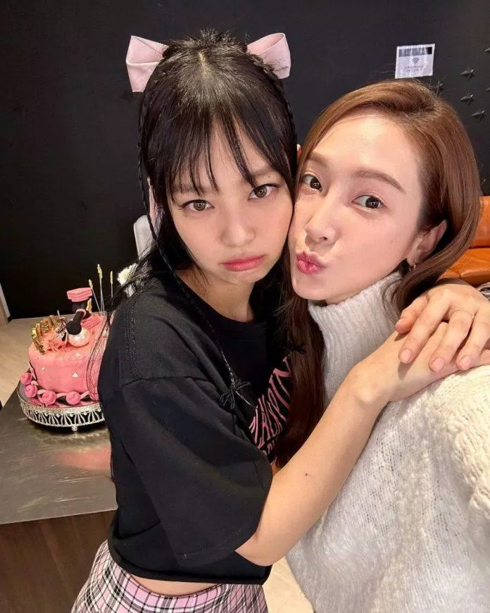 Loạt ảnh selfie cực kỳ dễ thương của 2 người. (Ảnh: Internet)