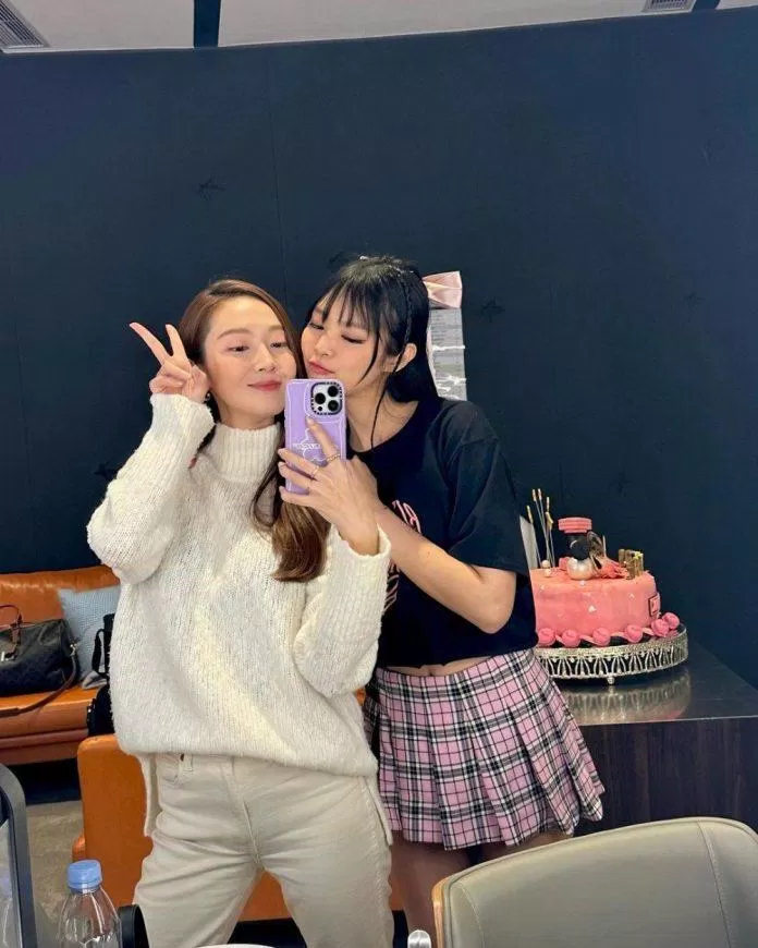 Loạt ảnh selfie cực kỳ dễ thương của 2 người. (Ảnh: Internet)